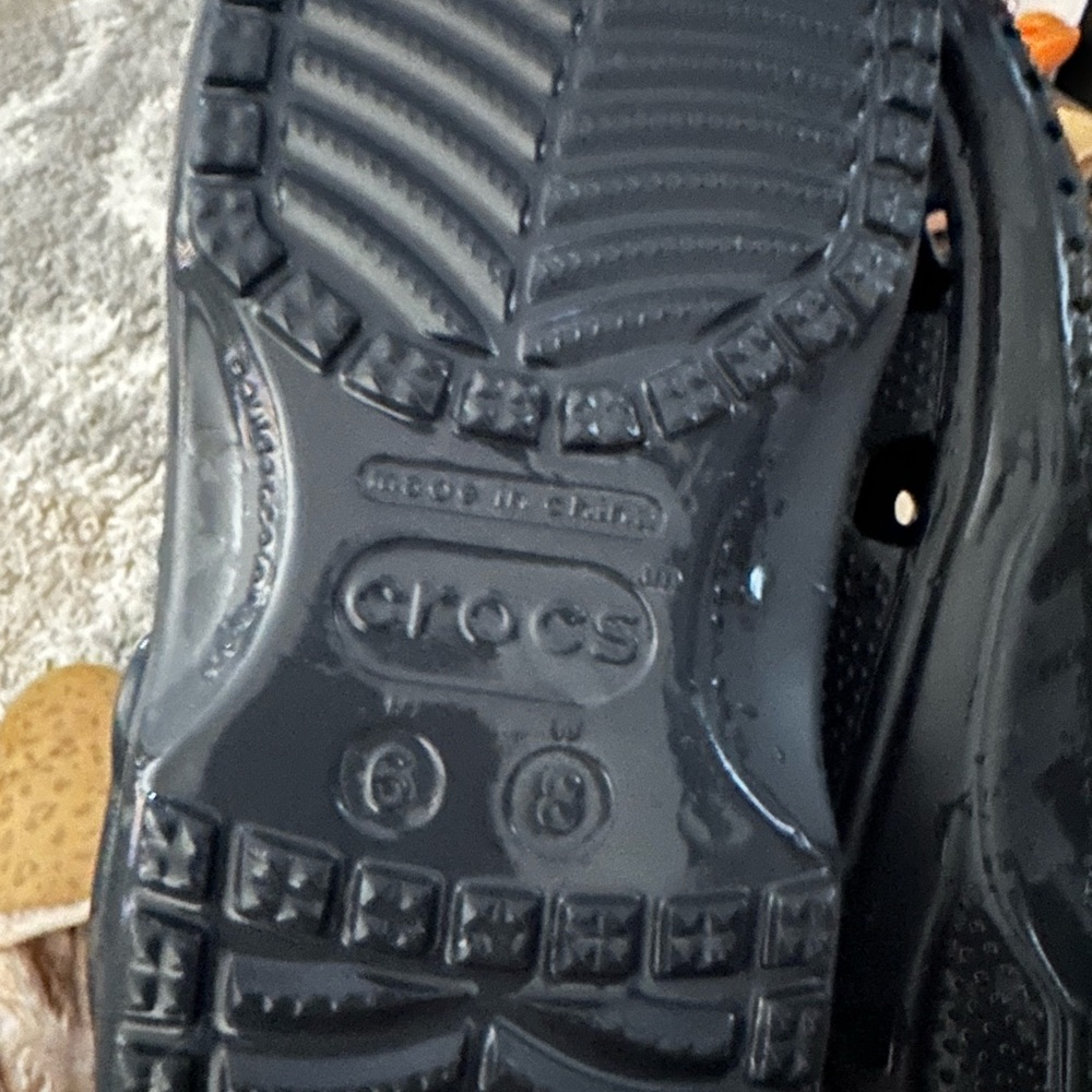 CROCS !!! - Picture 2 of 3